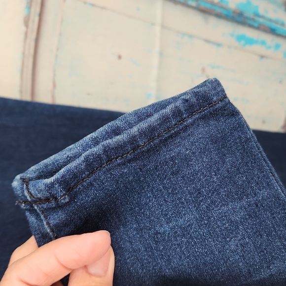 Frayed High Rise Skinny Jeans - Picture 4 of 10